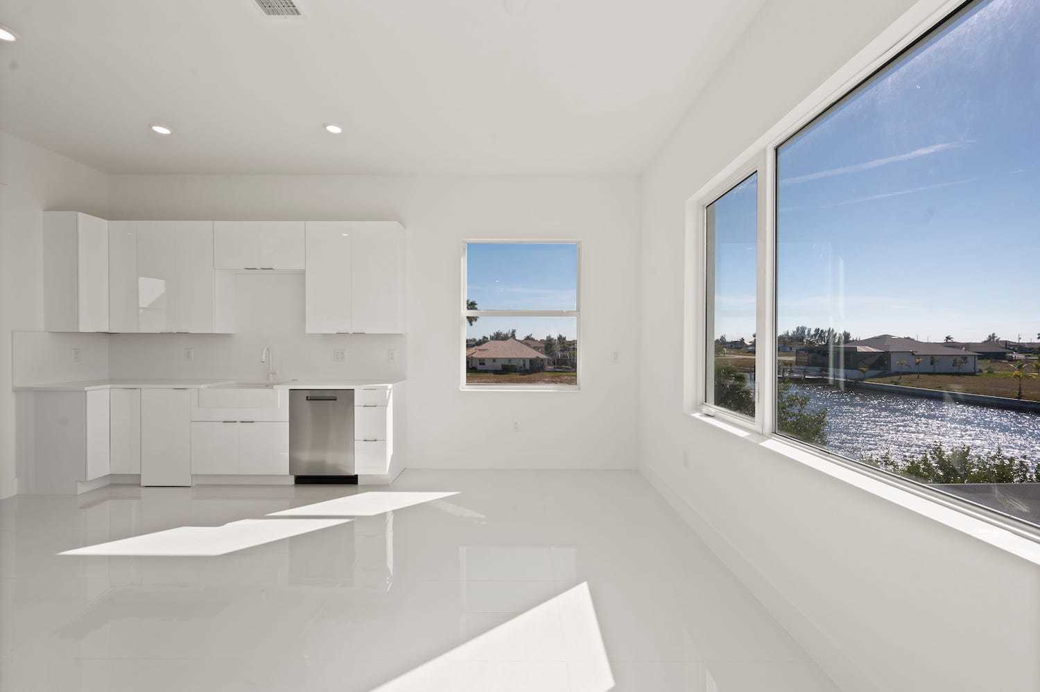 Lattitude 48 property image