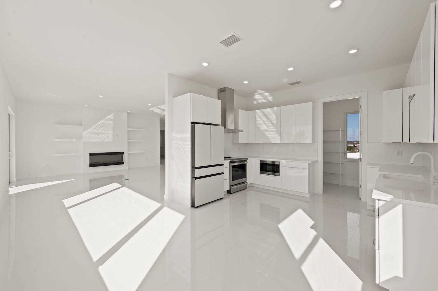 Lattitude 48 property image