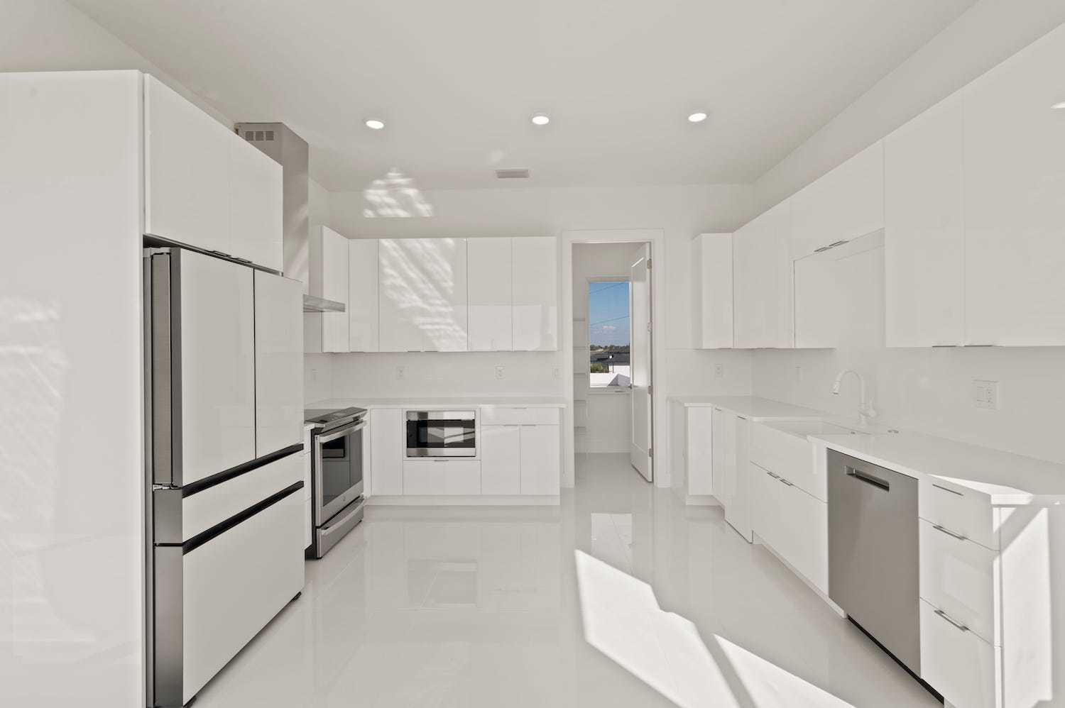 Lattitude 48 property image