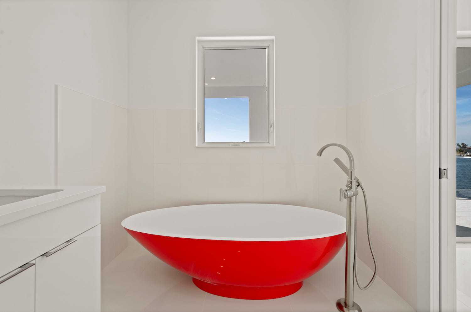 Lattitude 48 property image