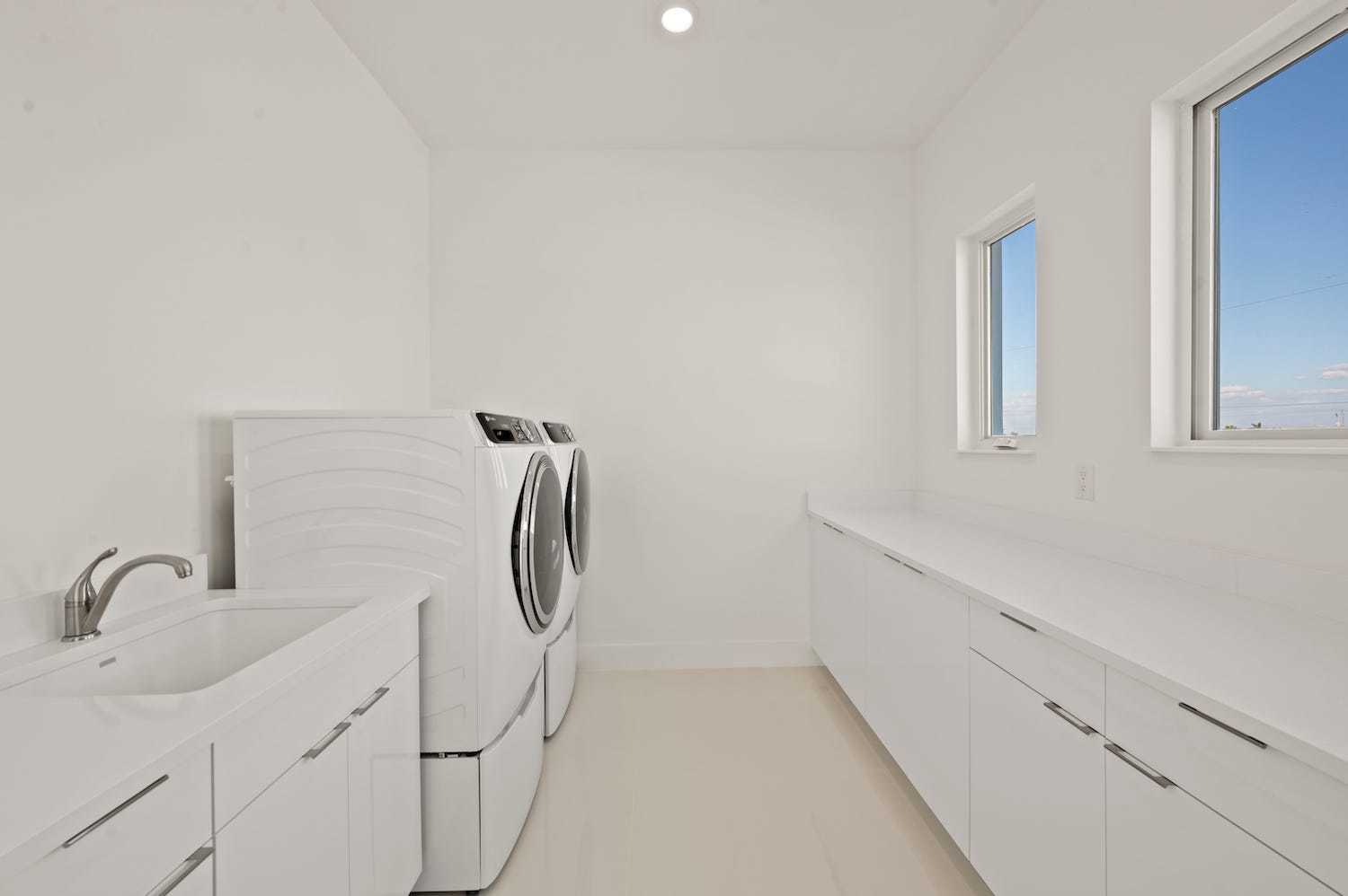 Lattitude 48 property image