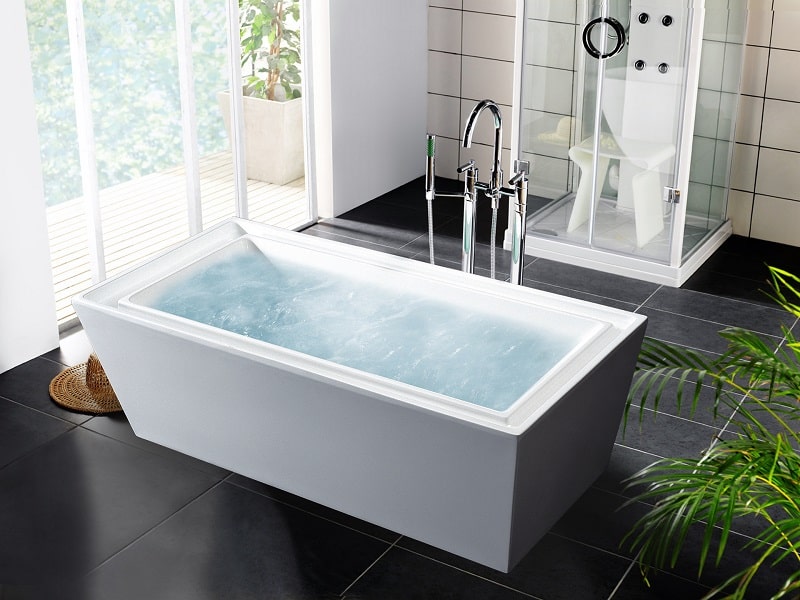 Freestanding Master Bathtubs - What is Driving This New Trend?